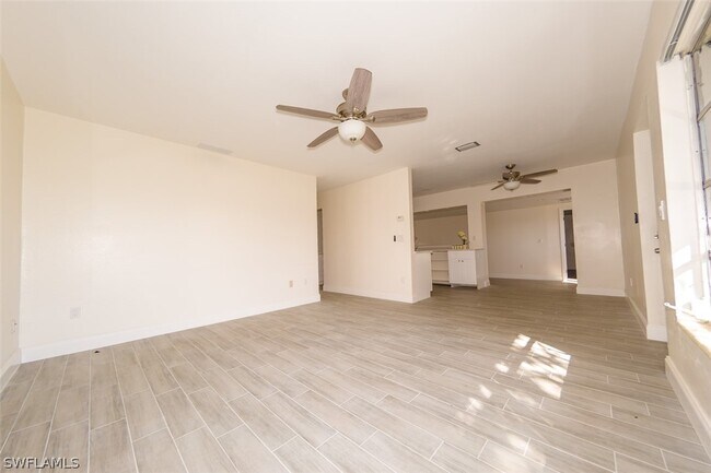 Building Photo - 4330 Deleon St