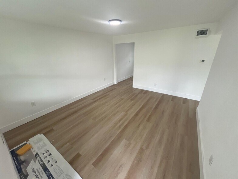Building Photo - 1457 W 31st St