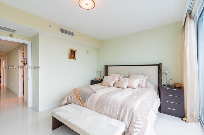 Building Photo - 2950 NE 188th St