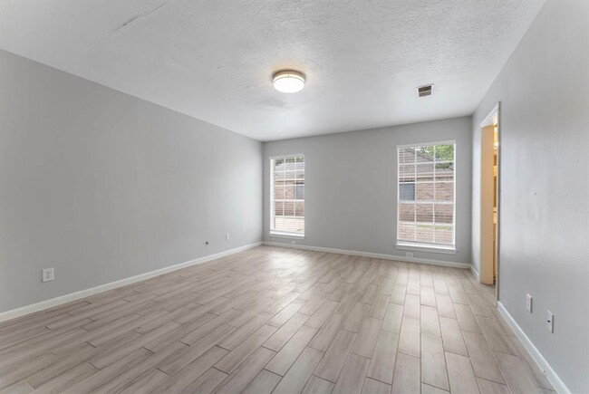 Building Photo - 10310 Great Plains Ln