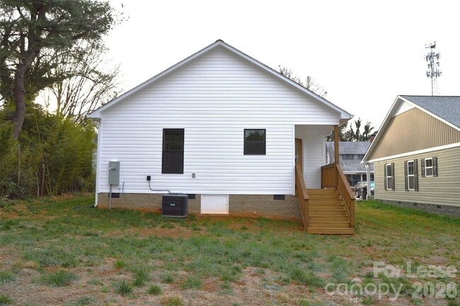 Building Photo - 620 W Bell St