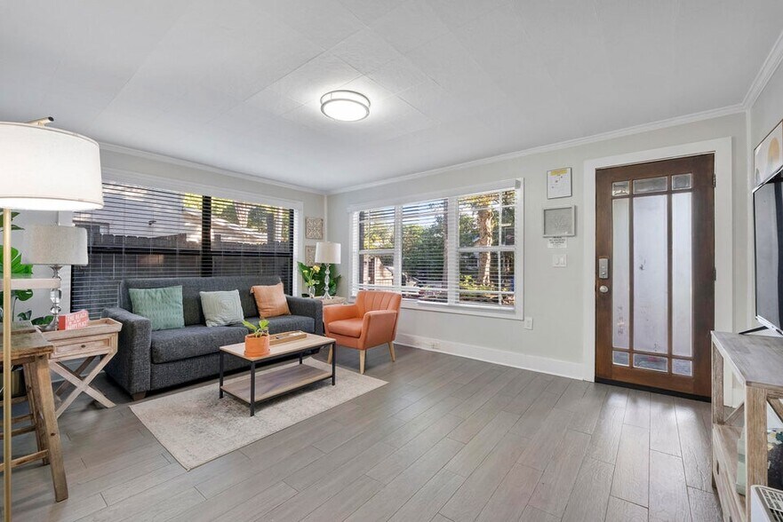 Building Photo - 551 SW 13th Ave