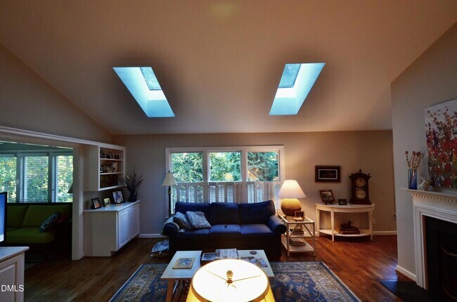 Building Photo - 531 Weathersfield