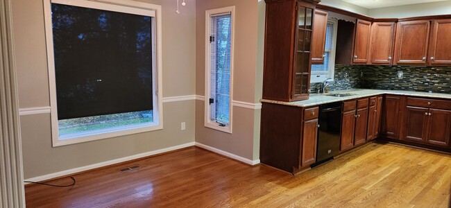 Kitchen nook - 4108 Saratoga Woods Dr