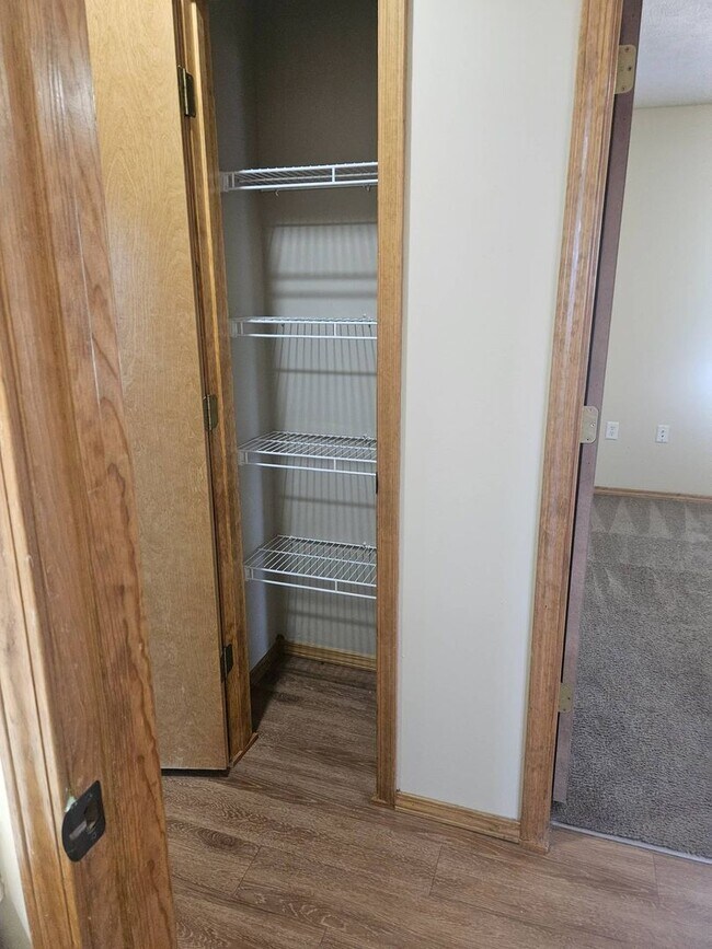Building Photo - WOW! Look at this property ! You cant beat this price in NIXA-3200 SQ FT
