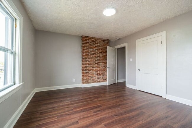 Building Photo - 2825 Sullivant Ave