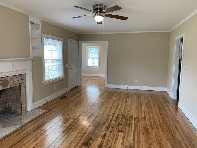 Building Photo - 5421 Pine St