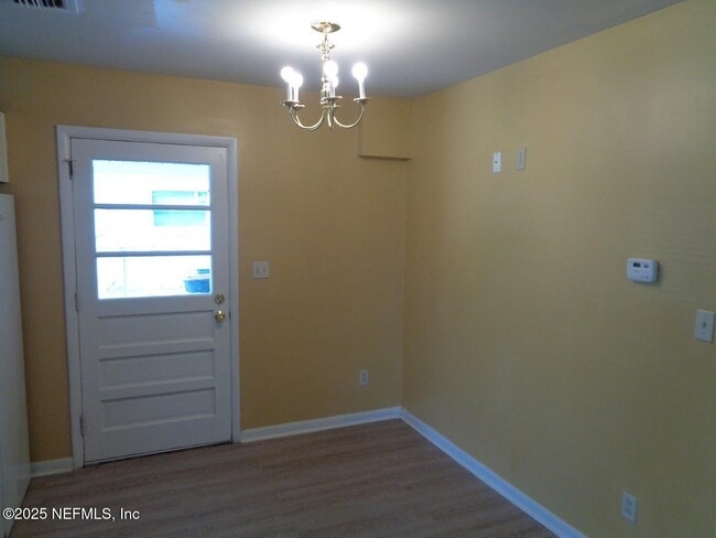 Building Photo - 1050 Mantes Ave