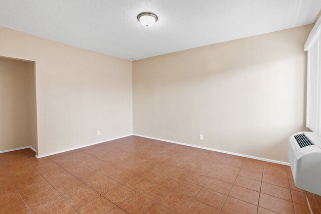 Building Photo - Elm Vista Apartments