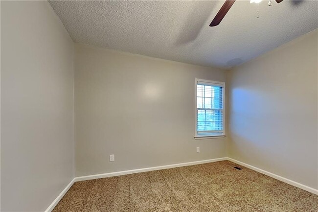 Building Photo - 3887 Spring Meadow Dr