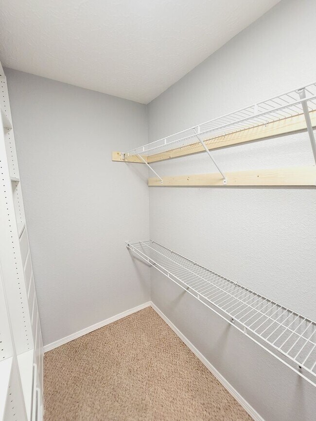 Building Photo - Bent Tree Subdivision - 4 BR - 2 Living Areas - 3 Car