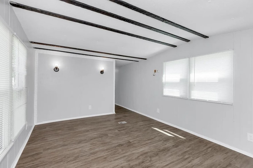 Building Photo - 415 W Limestone Rd