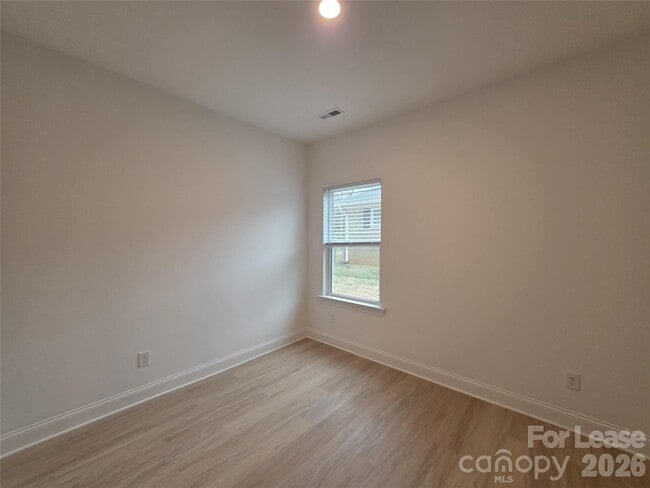 Building Photo - 418 S Shaver St