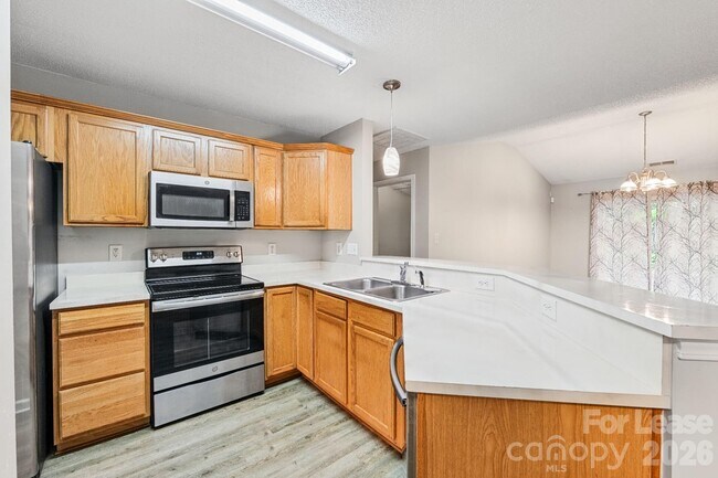 Building Photo - 145 English Hills Dr