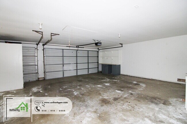 Building Photo - 3345 Golden Heights Dr