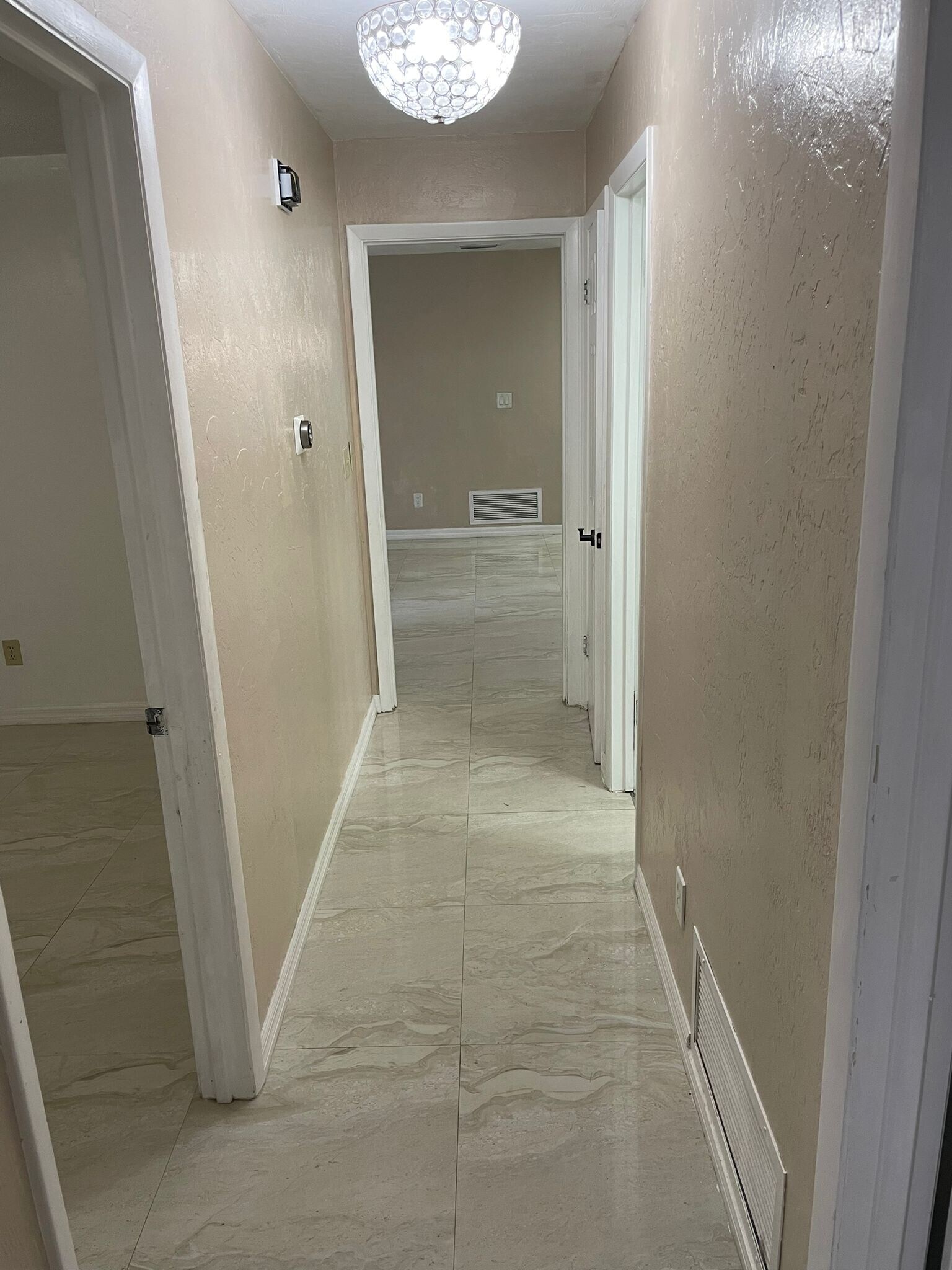 Building Photo - 1704 NW 39th Ter