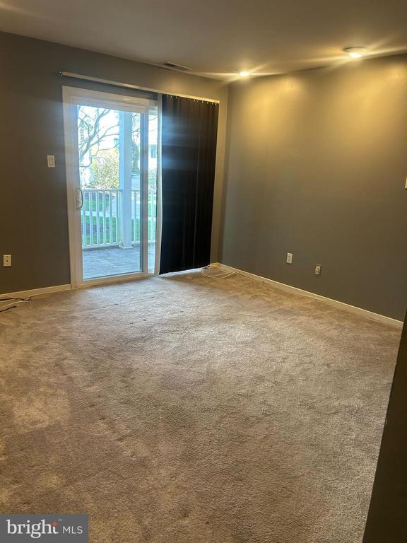 Building Photo - 413 Gregorys Way