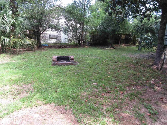 Building Photo - 732 Woodmere Dr