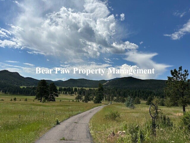 Building Photo - Spacious 4-Bed, 4.5-Bath Retreat in with B...