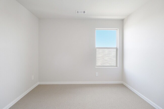 Building Photo - 2113 Gustavus Dr