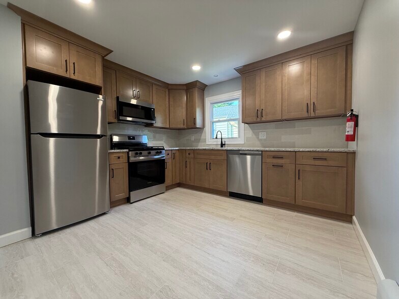 Building Photo - 286 Leonia Ave