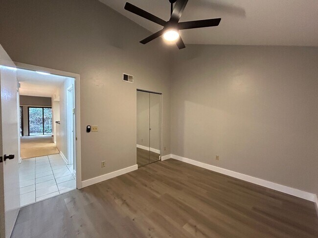 Building Photo - Longleaf 2/2 loft with bonus room-all new ...