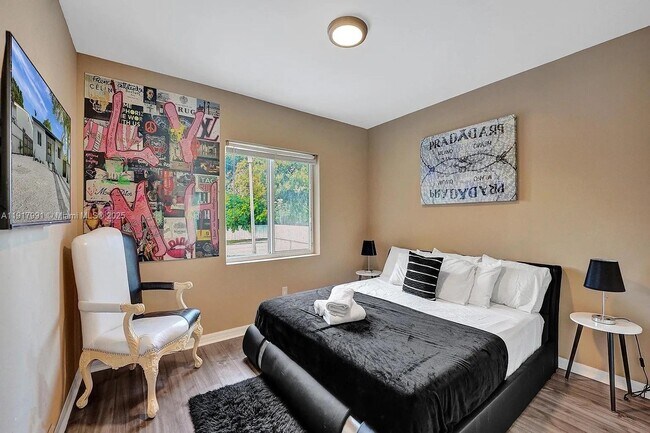 Building Photo - 170 NW 46th St