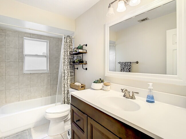 Building Photo - 1373 San Diego Ct