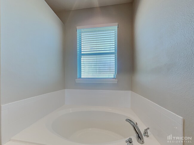Building Photo - 14331 Alistar Manor Dr