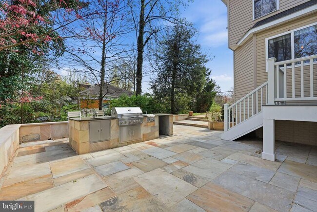 Building Photo - 3515 Devon Dr