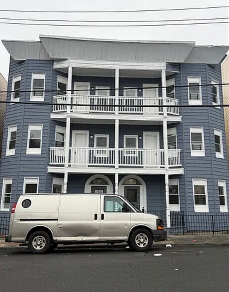 Building Photo - 25 Riverview Pl