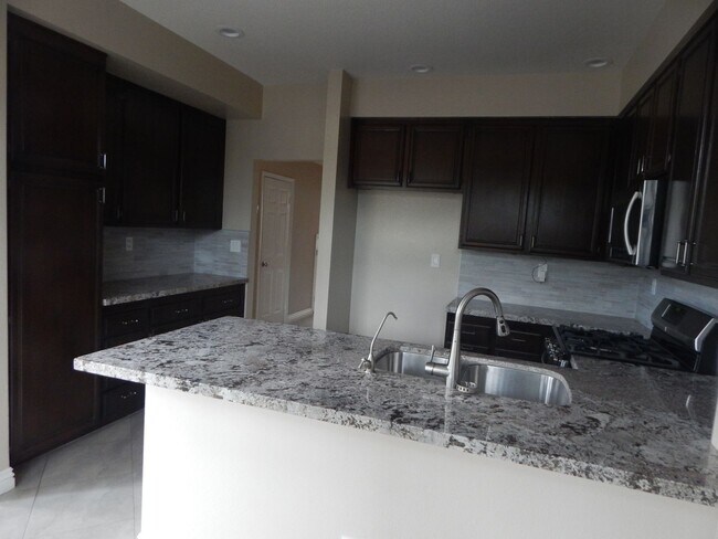 Building Photo - Sera Brisa Condo in Rancho Santa Margarita