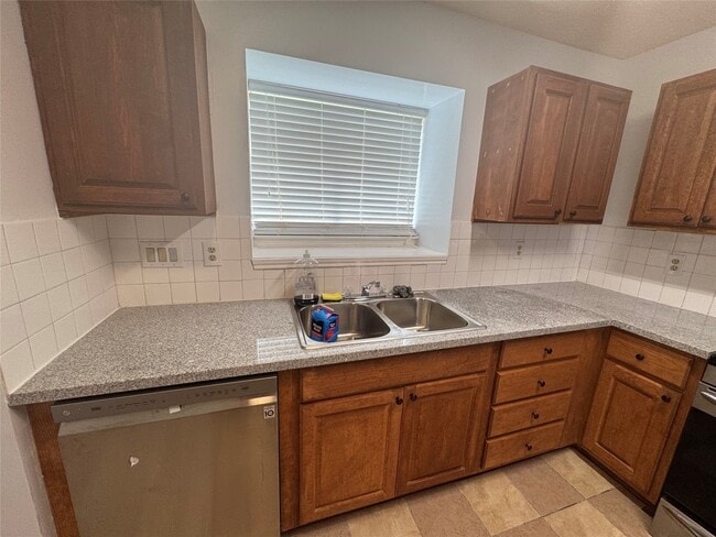 Building Photo - 11922 Sulphur Springs Dr