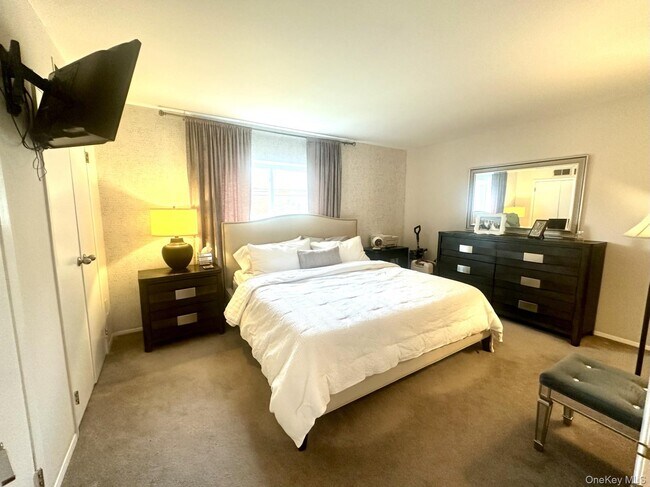 Building Photo - 200 Hilton Ave