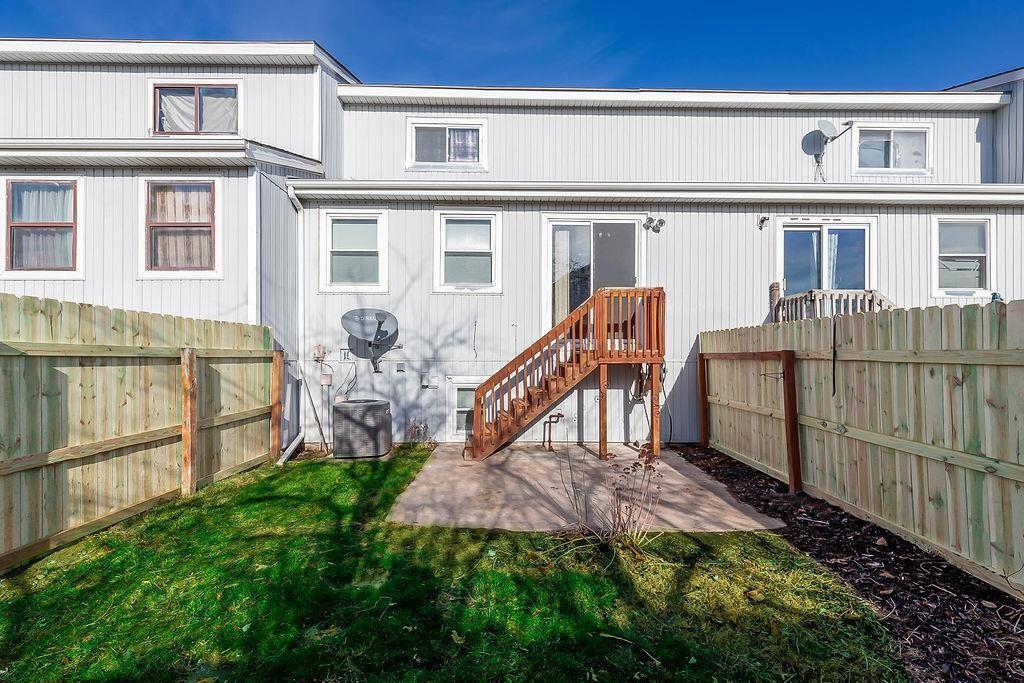Building Photo - 1425 Martway Cir