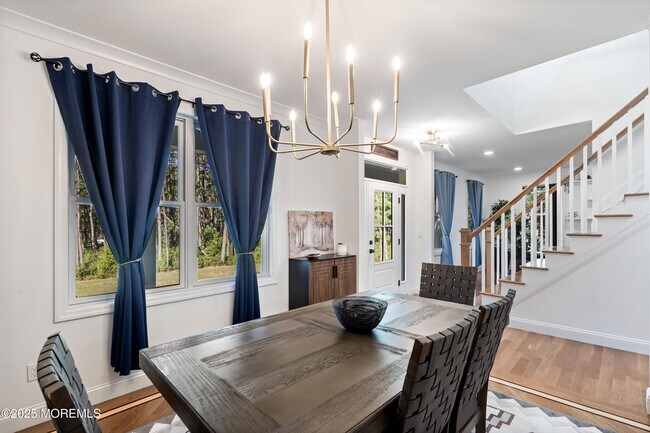 Building Photo - 1561 Scranton Ave