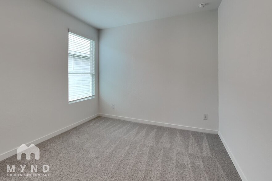 Building Photo - 10559 Ysasmendi Rdg