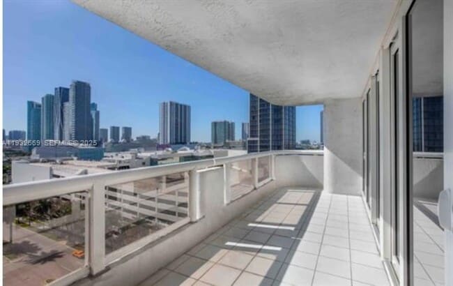 Building Photo - 1717 N Bayshore Dr