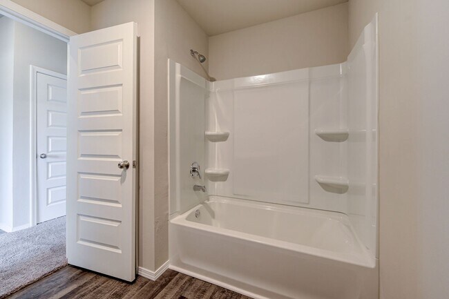 Building Photo - BRAND NEW! 4 Bed 2 Bath Home in Newcastle!