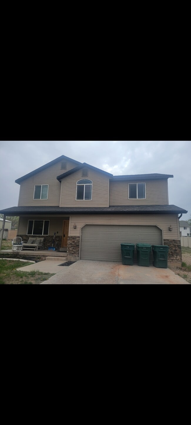Primary Photo - 592-2050 2050 W St
