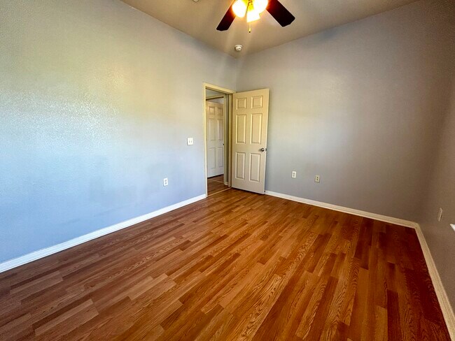 Building Photo - 1707 Chestnut Ave