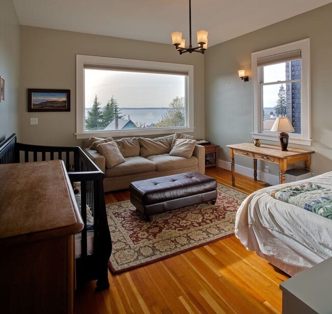 Building Photo - Gorgeous 3 bedroom Home Overlooking Bellin...