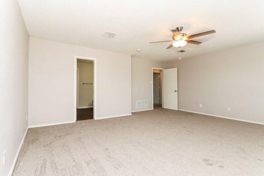 Building Photo - 8750 Gray Fox Ct