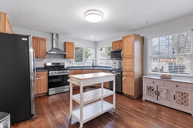 Building Photo - 1108 E 106th St