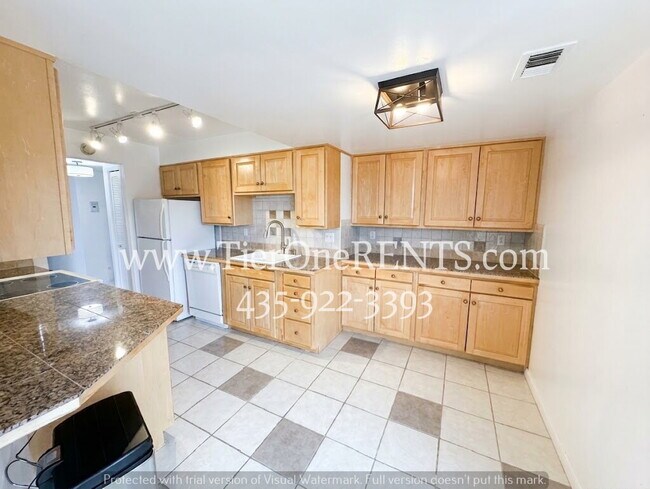 Building Photo - This property offers a NO DEPOSIT option available for qualified renters