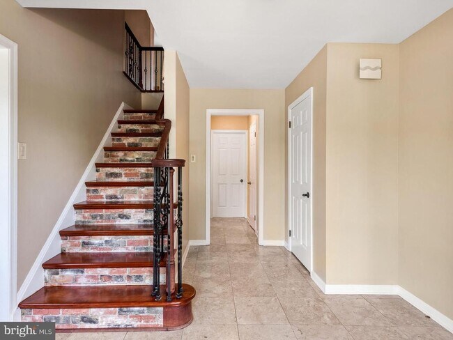 Building Photo - 612 Bough Rd