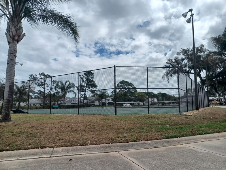 Building Photo - 2250 Candlewood Ln E