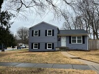 Building Photo - Lovely Split Level Close to Walter Reed, N...