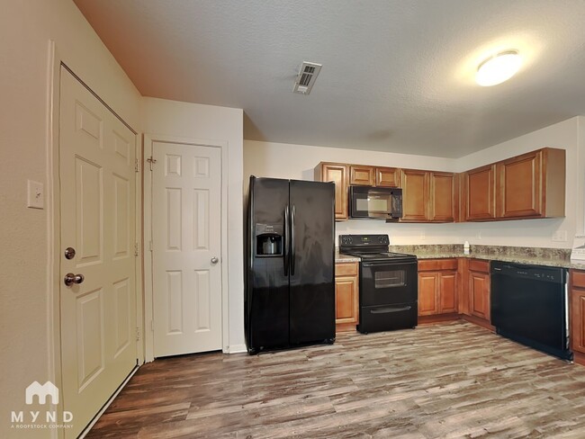 Building Photo - 9168 Pleasant Valley Dr