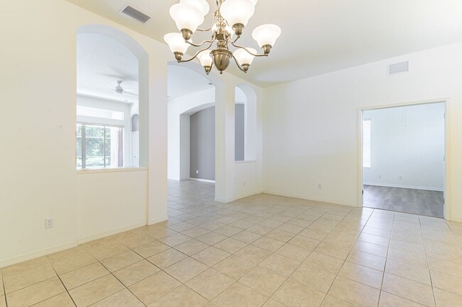 Building Photo - 4 Bed / 3 Bath Unfurnished Family Home wit...